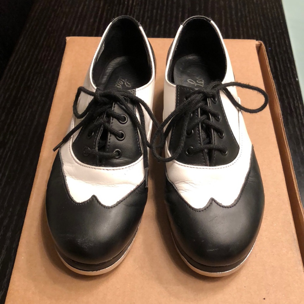 Leo Tap shoes